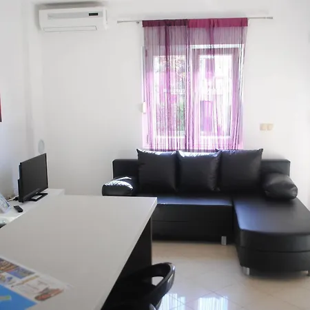 Apartment Ana *