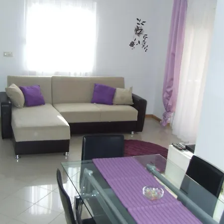 Ana Apartment *